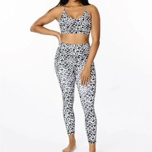 Zyia Active set Snow Leopard Set 7/8 legging and sports bra